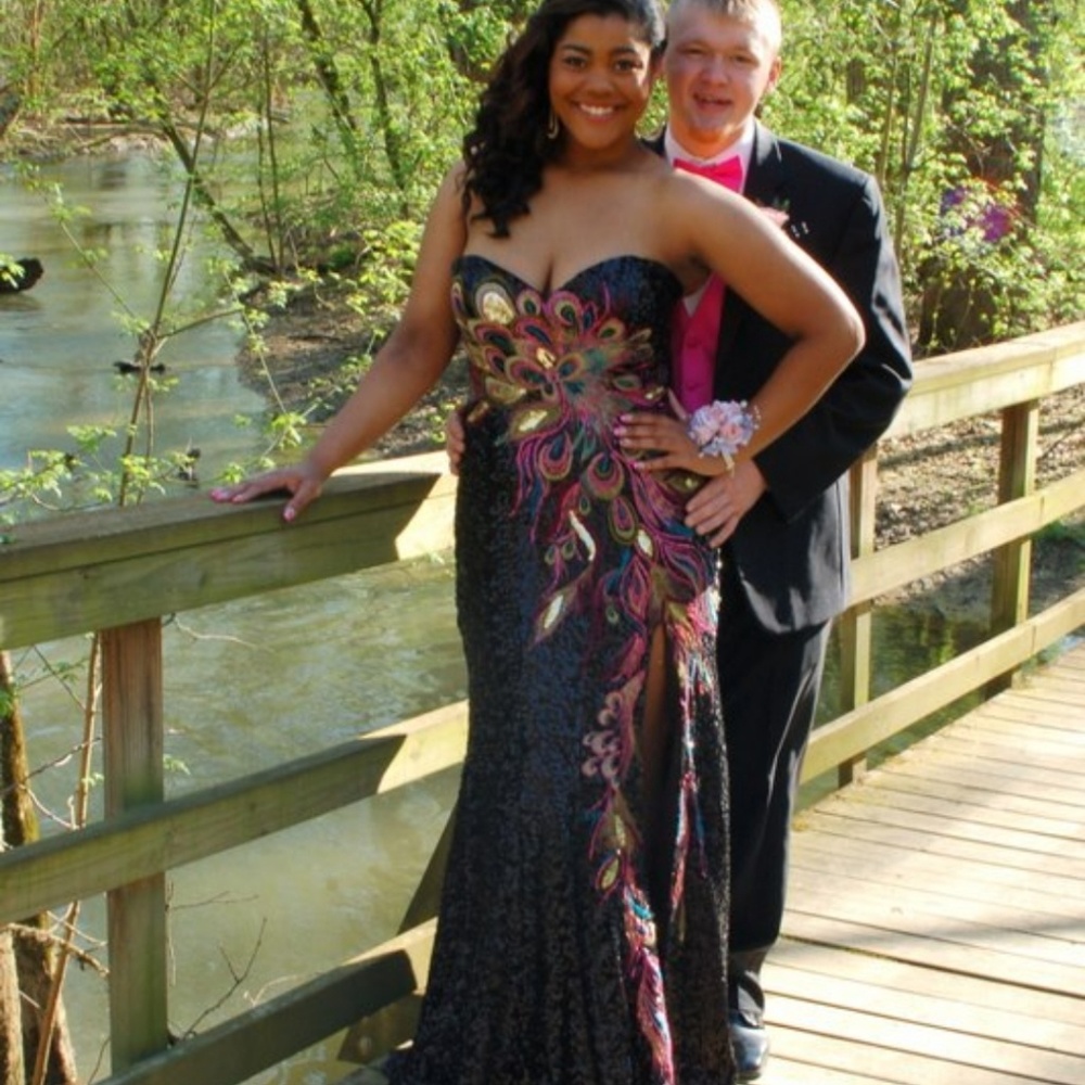 Prom pageant - Picture 2 of 3